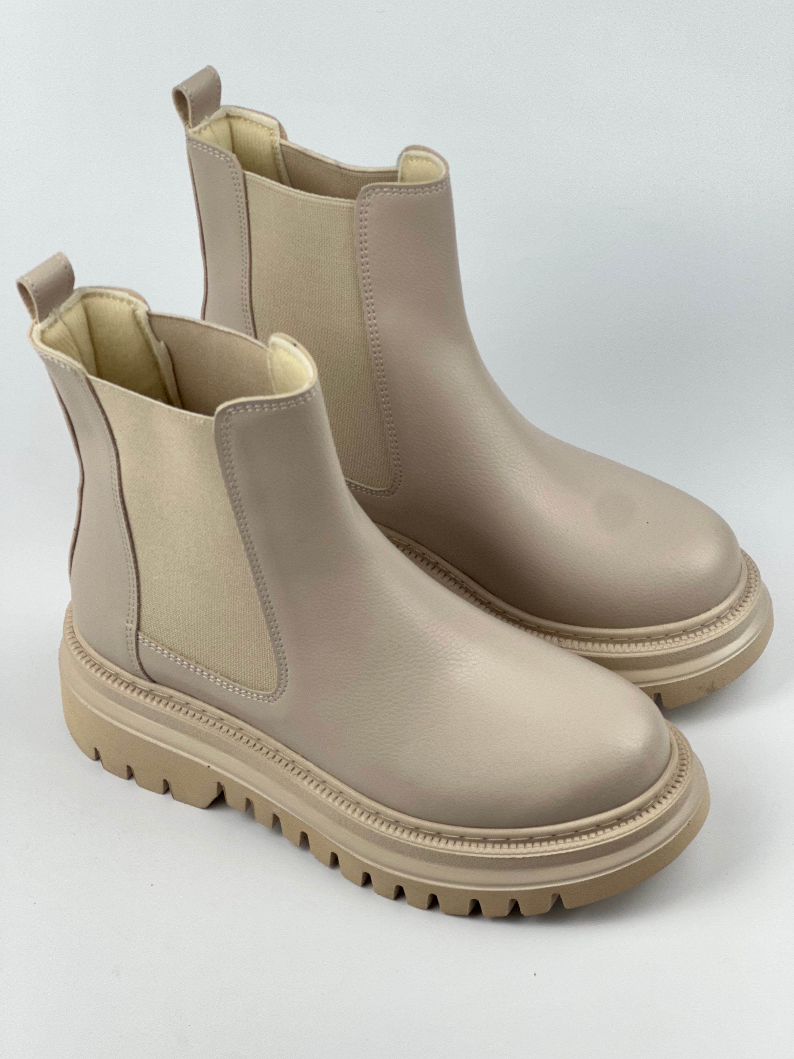 URBAN CHELSEA – Cream Edition