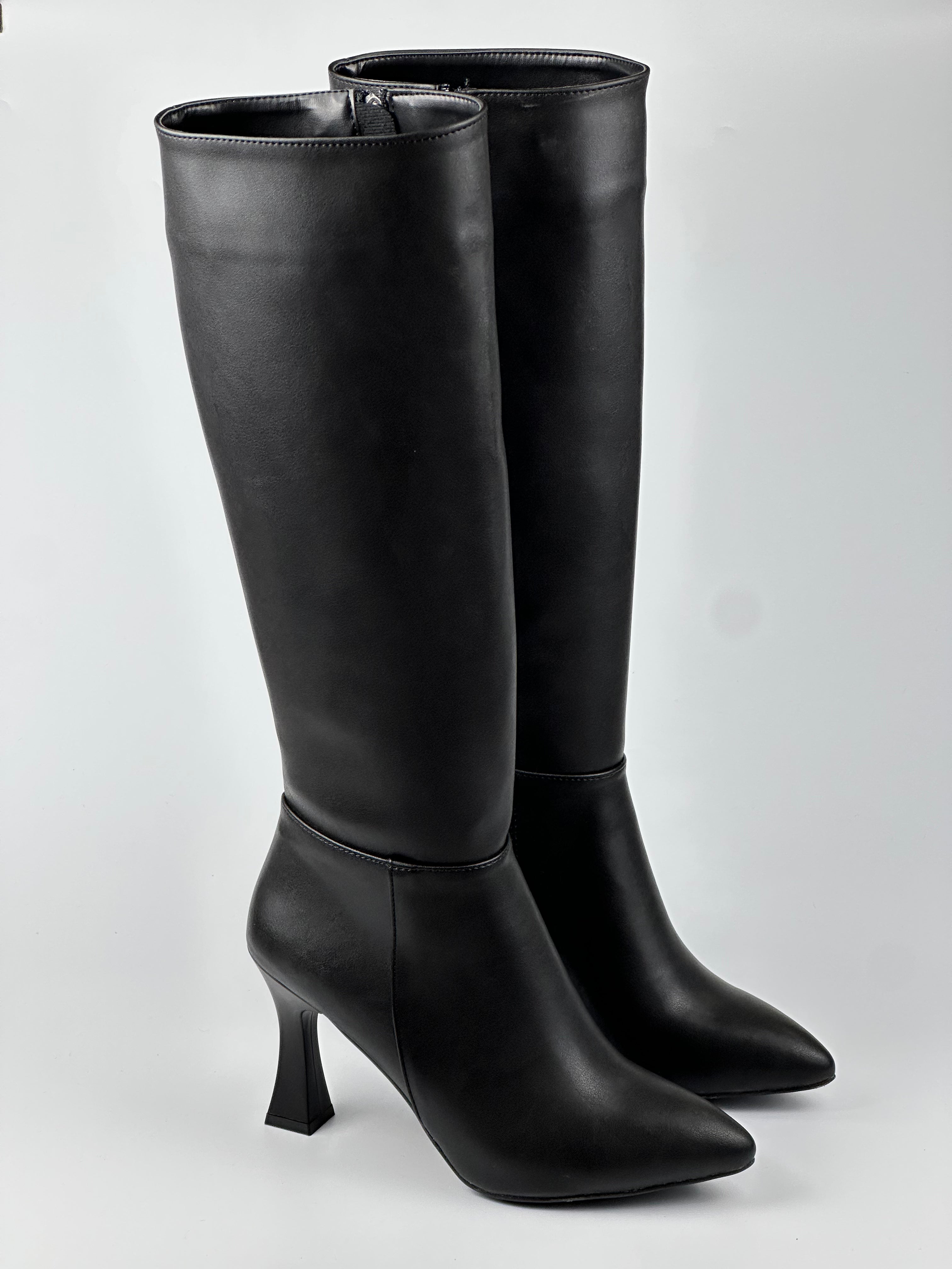 Noir Elegance Diz Üstü Kadın Çizme