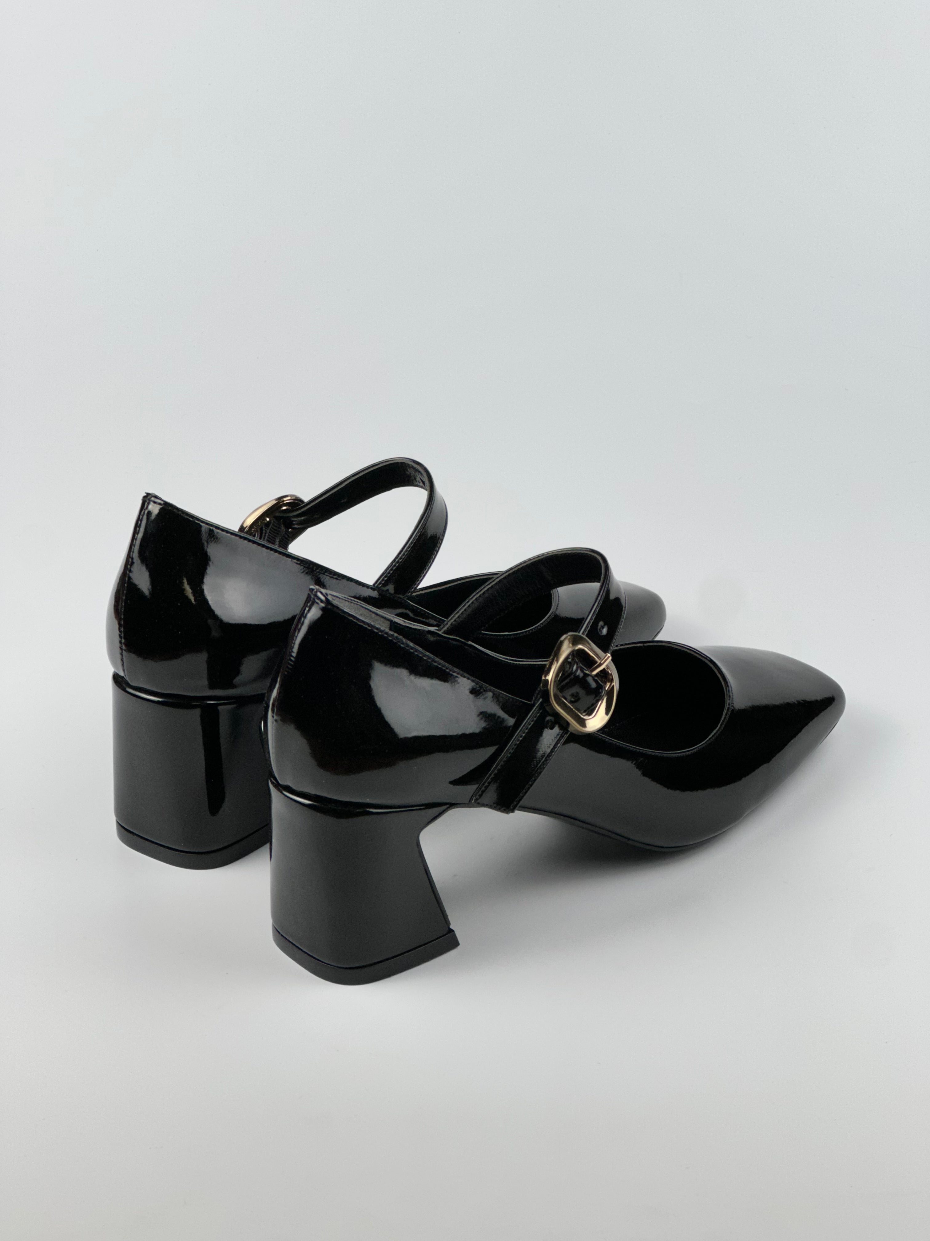 Luna Gloss – Rugan Tokalı Siyah Topuklu Ayakkabı