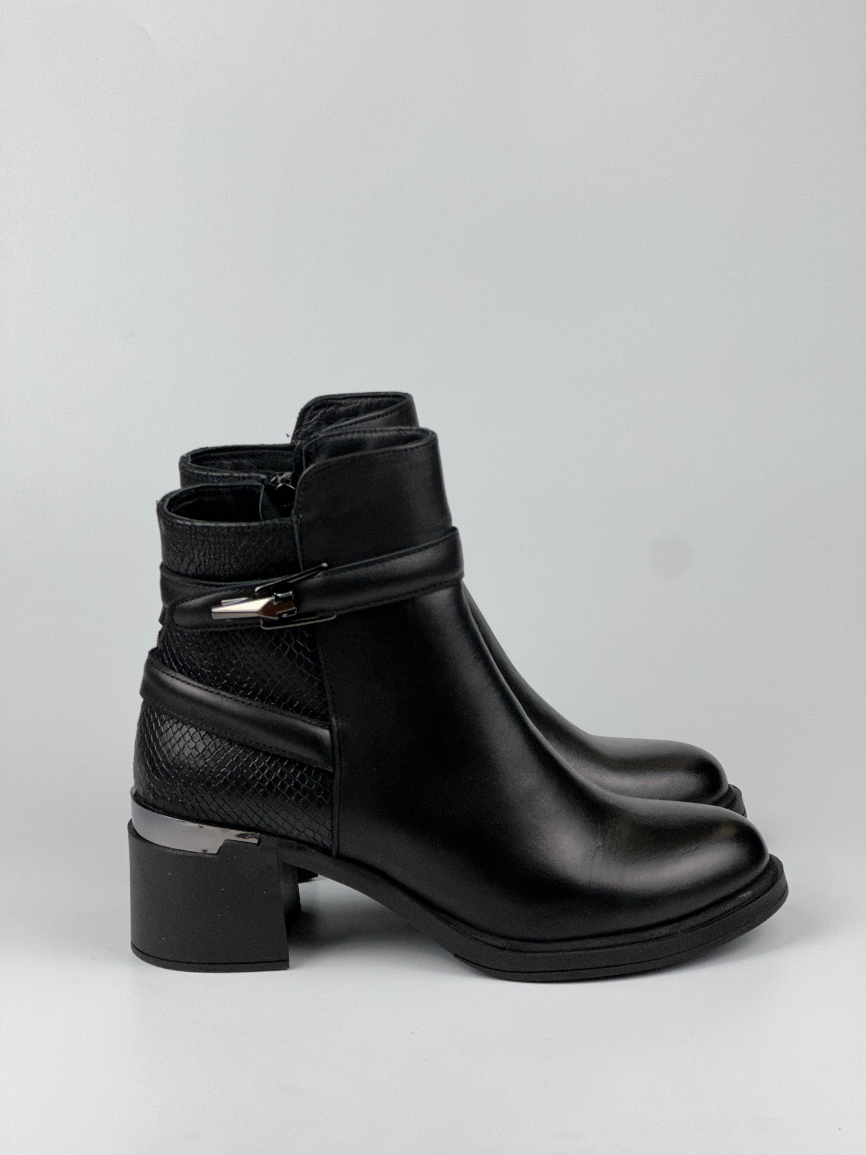 Arden Noir – Tokalı Kısa Topuklu Siyah Deri Bot