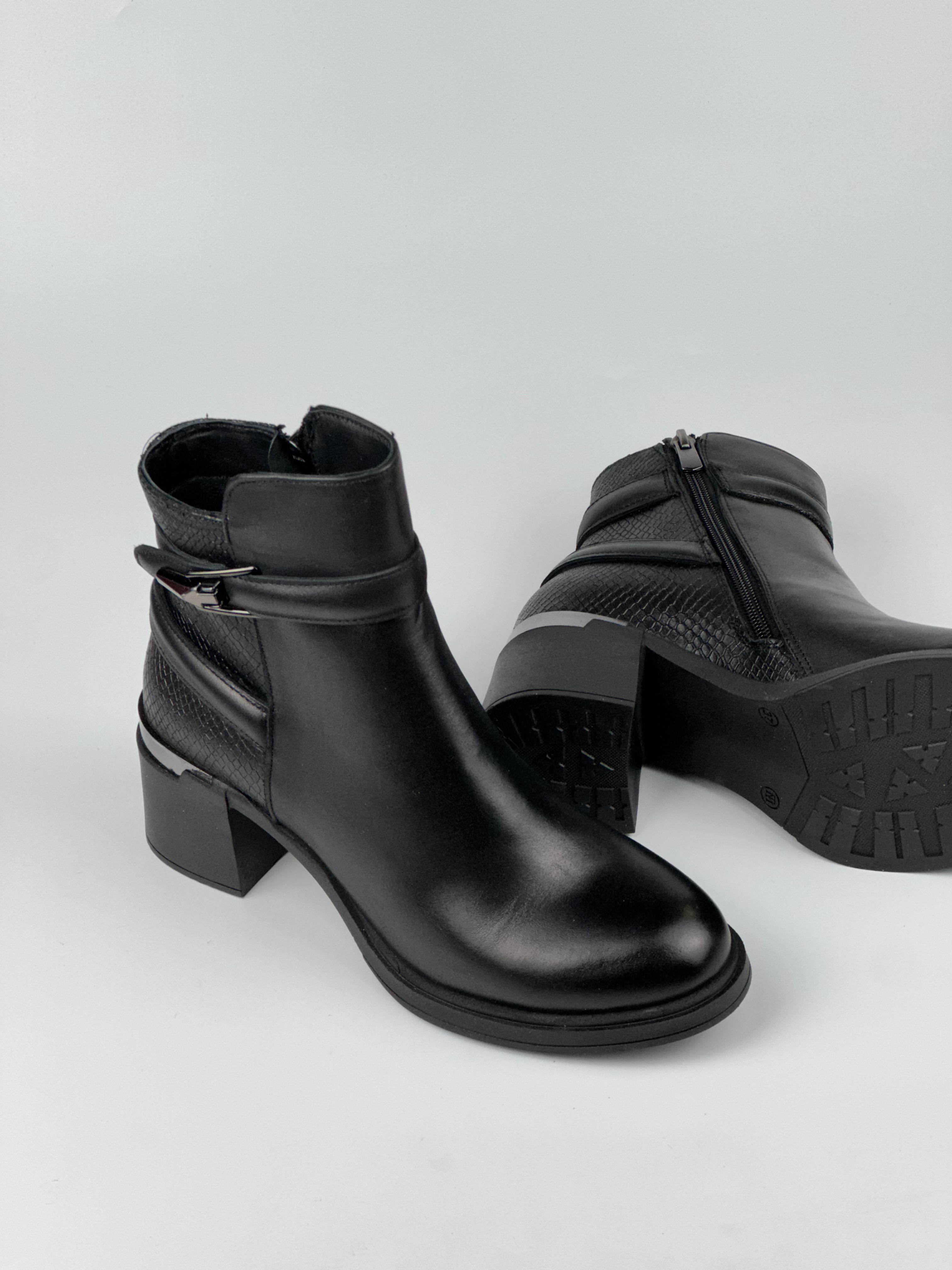 Arden Noir – Tokalı Kısa Topuklu Siyah Deri Bot