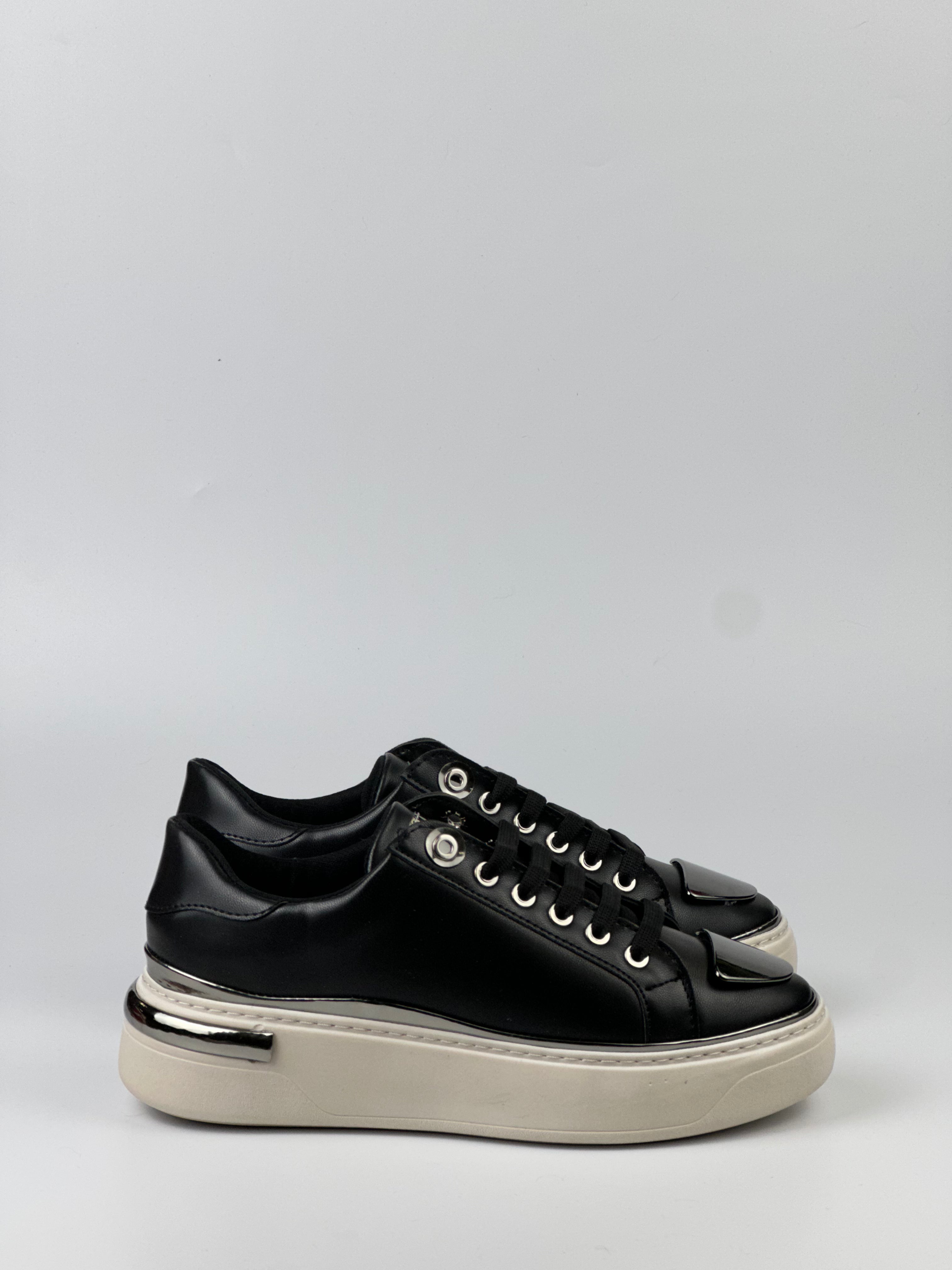 NovaStep Kap-Toe Sneaker