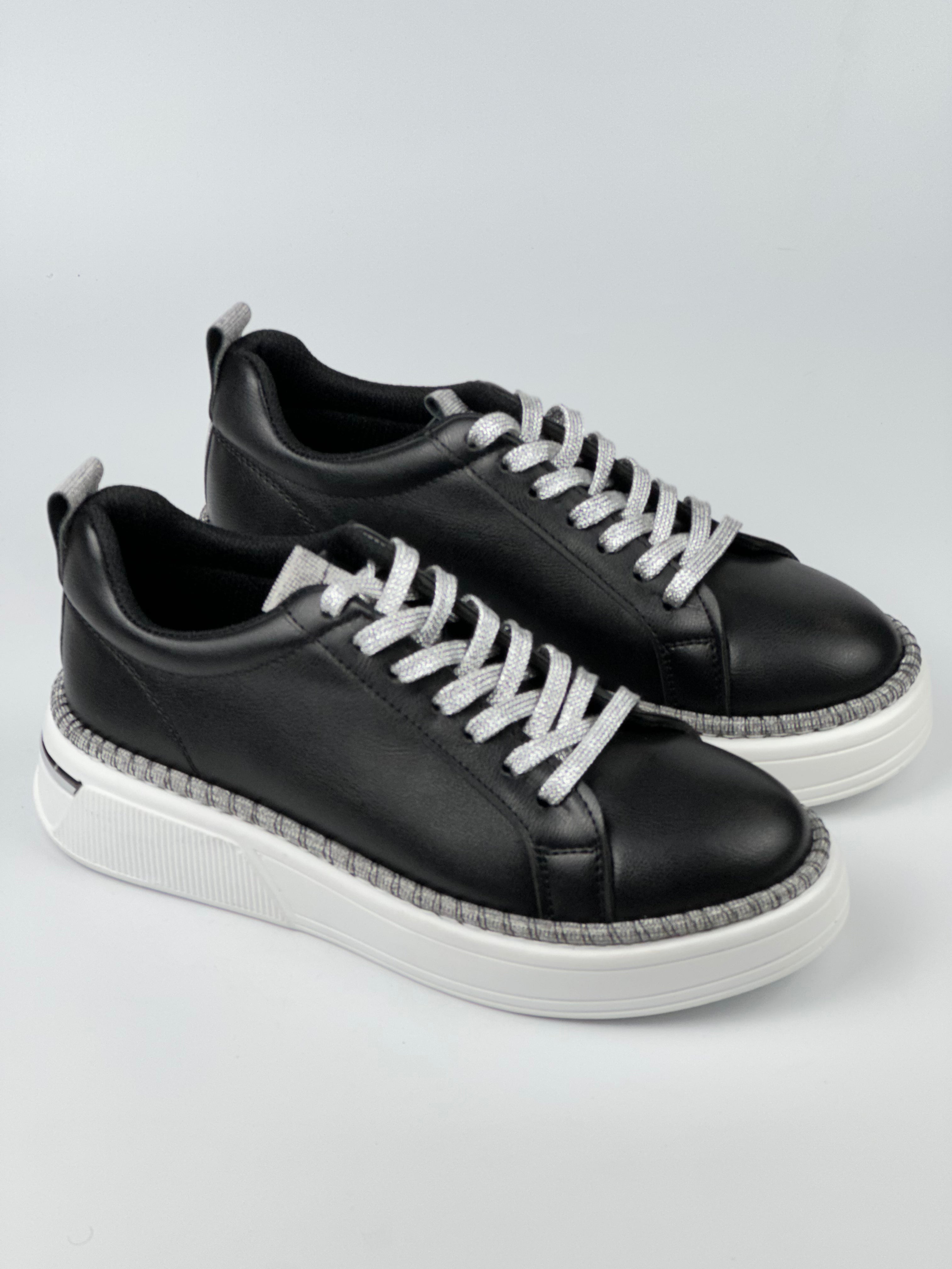 EZY Sneakers