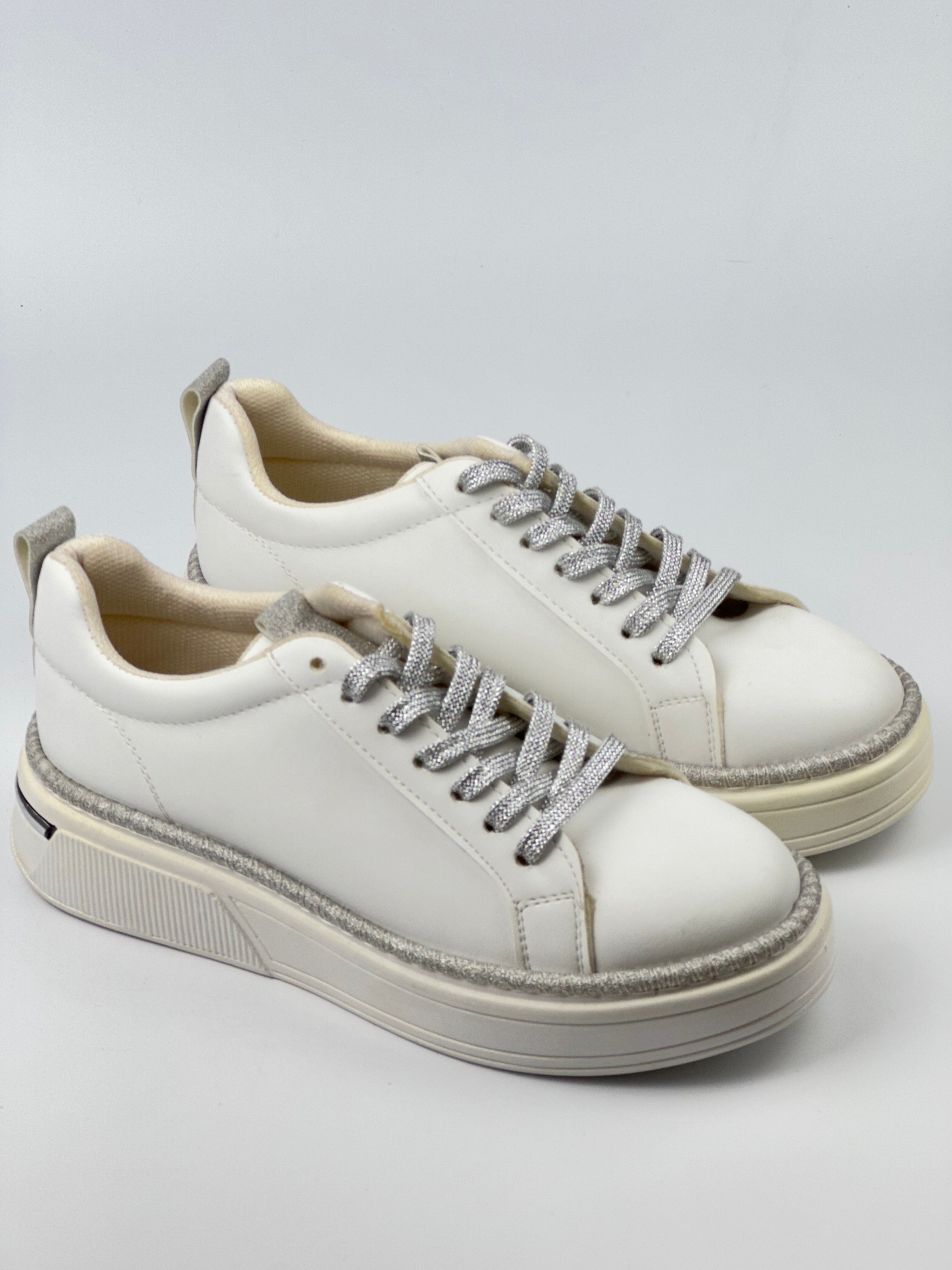 EZY Sneakers