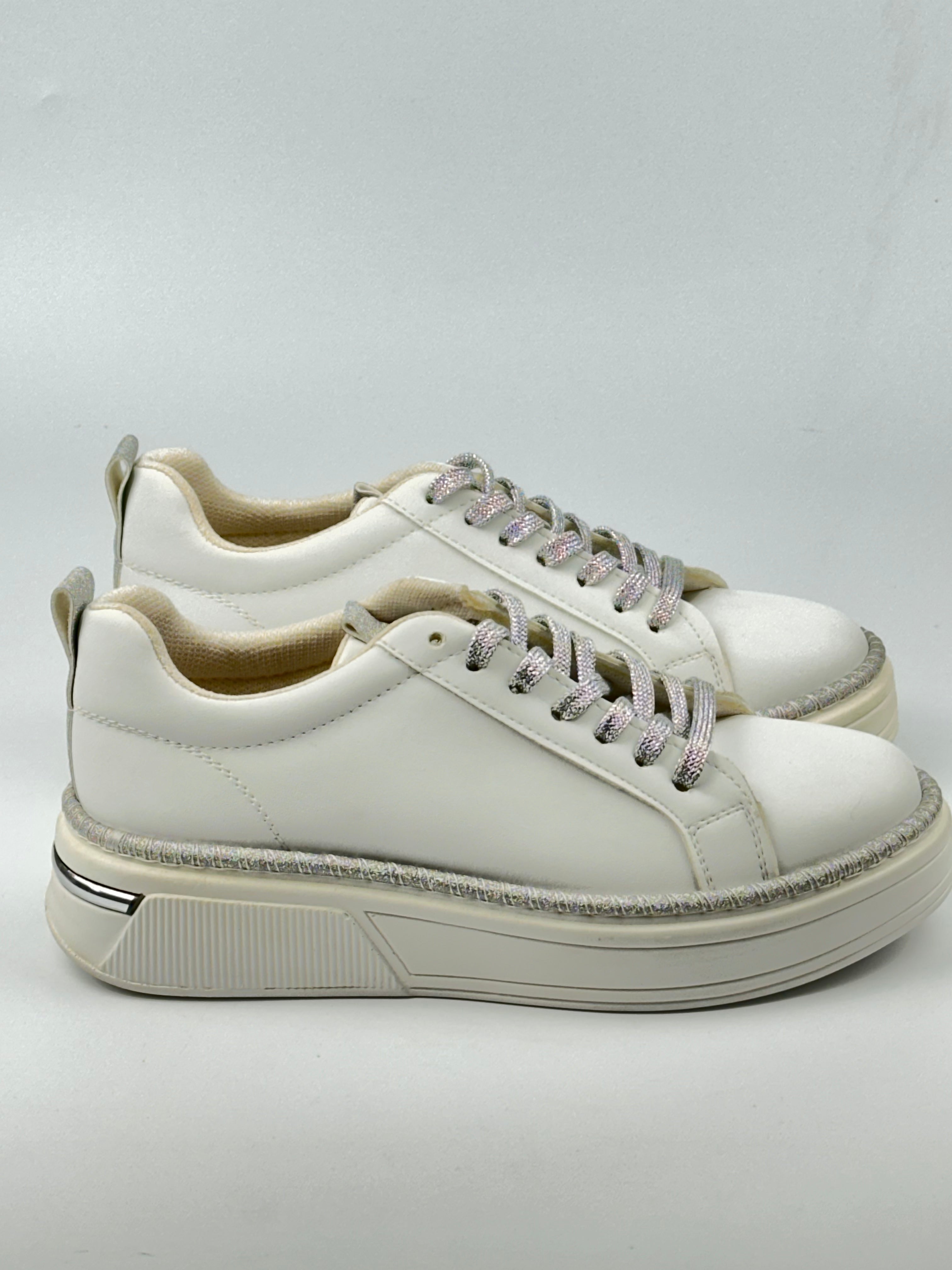 EZY Sneakers