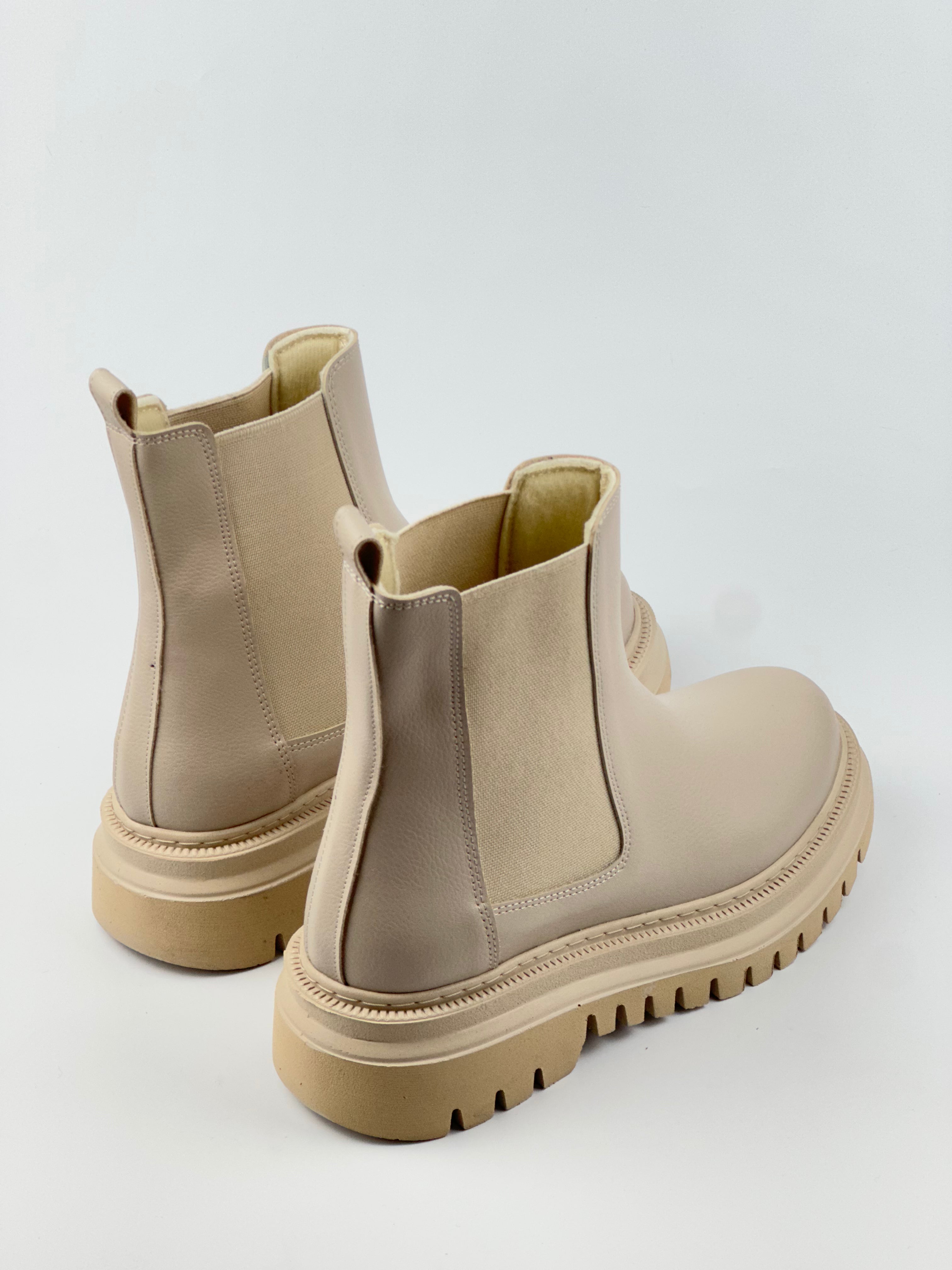 URBAN CHELSEA – Cream Edition