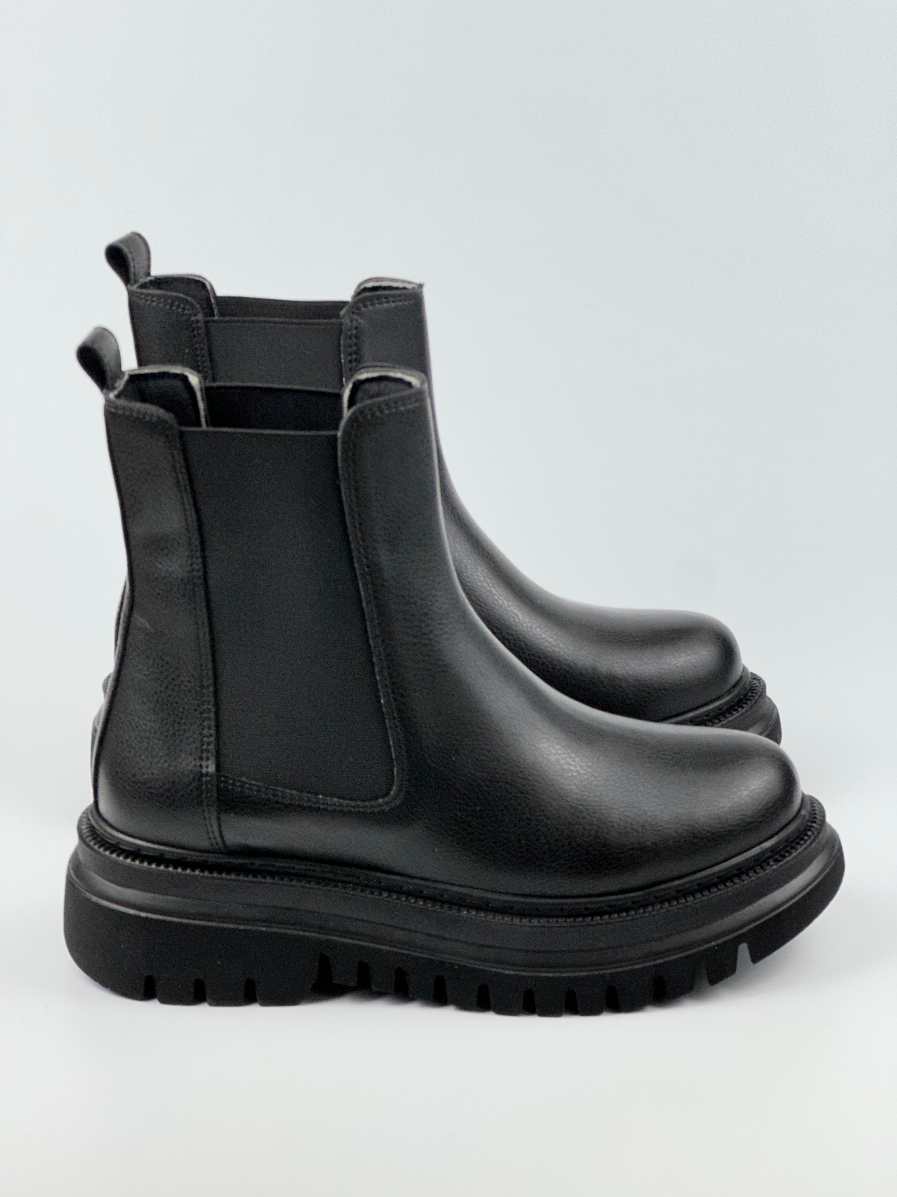 URBAN CHELSEA – Shadow Black