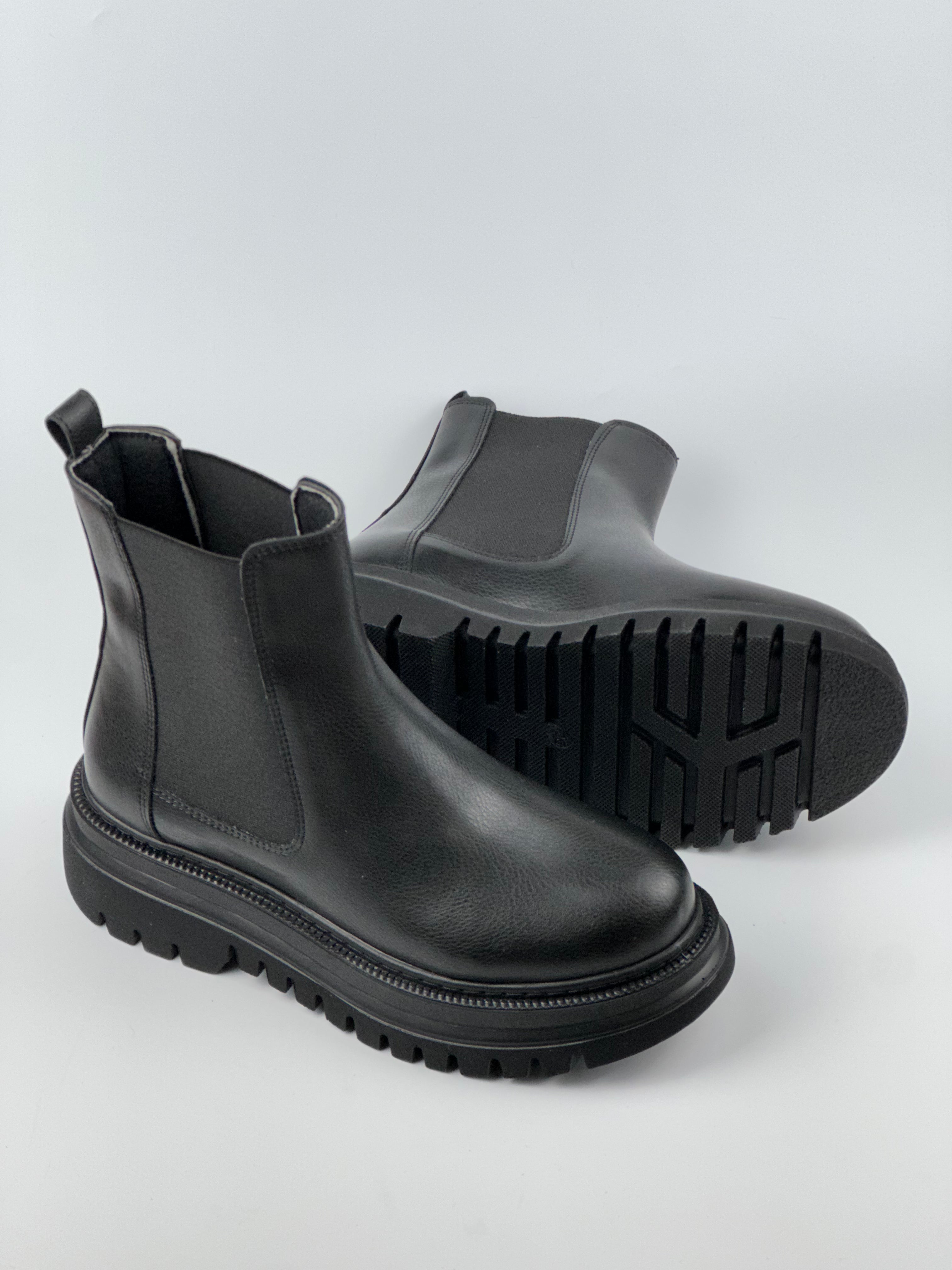 URBAN CHELSEA – Shadow Black