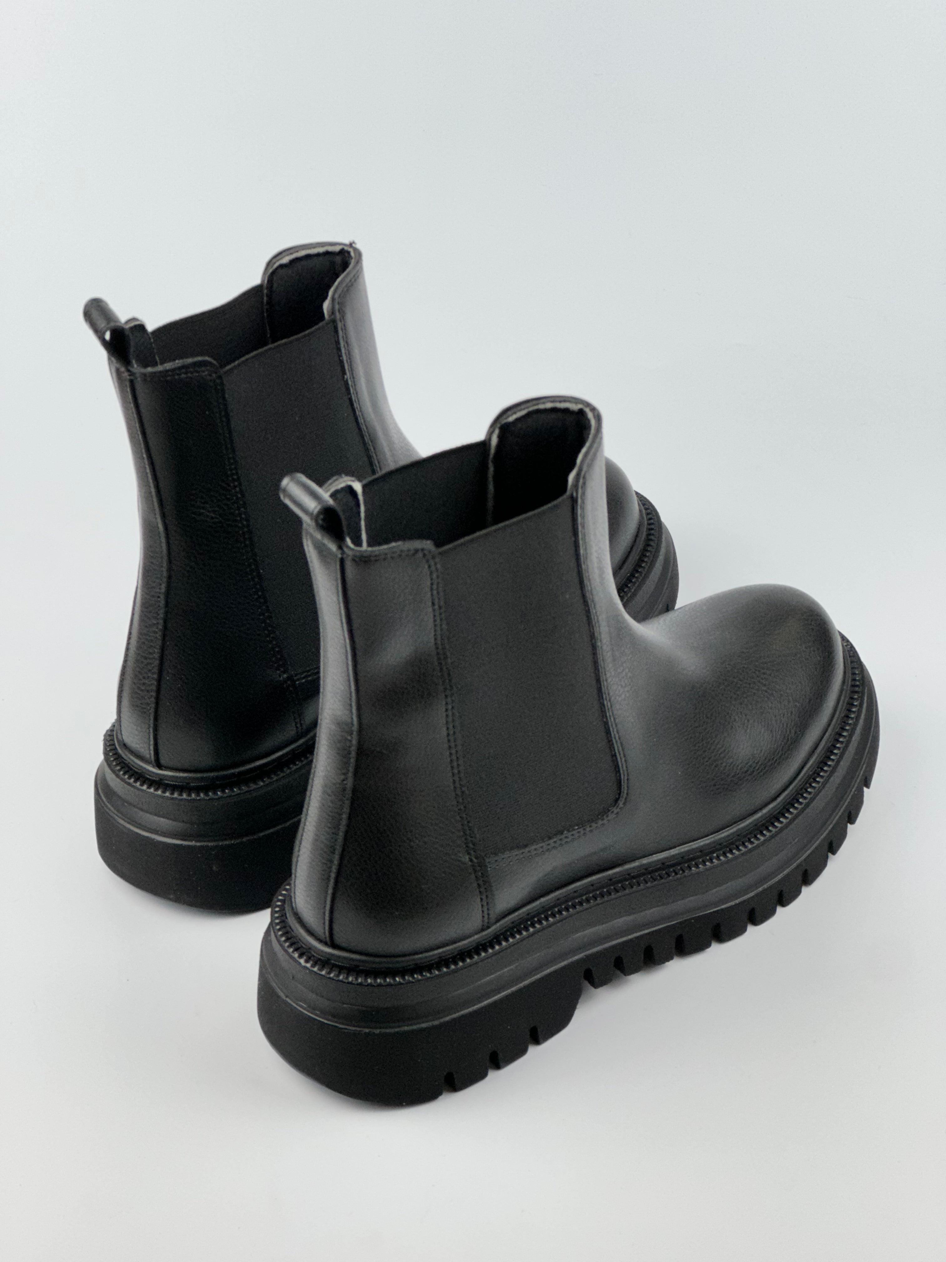 URBAN CHELSEA – Shadow Black