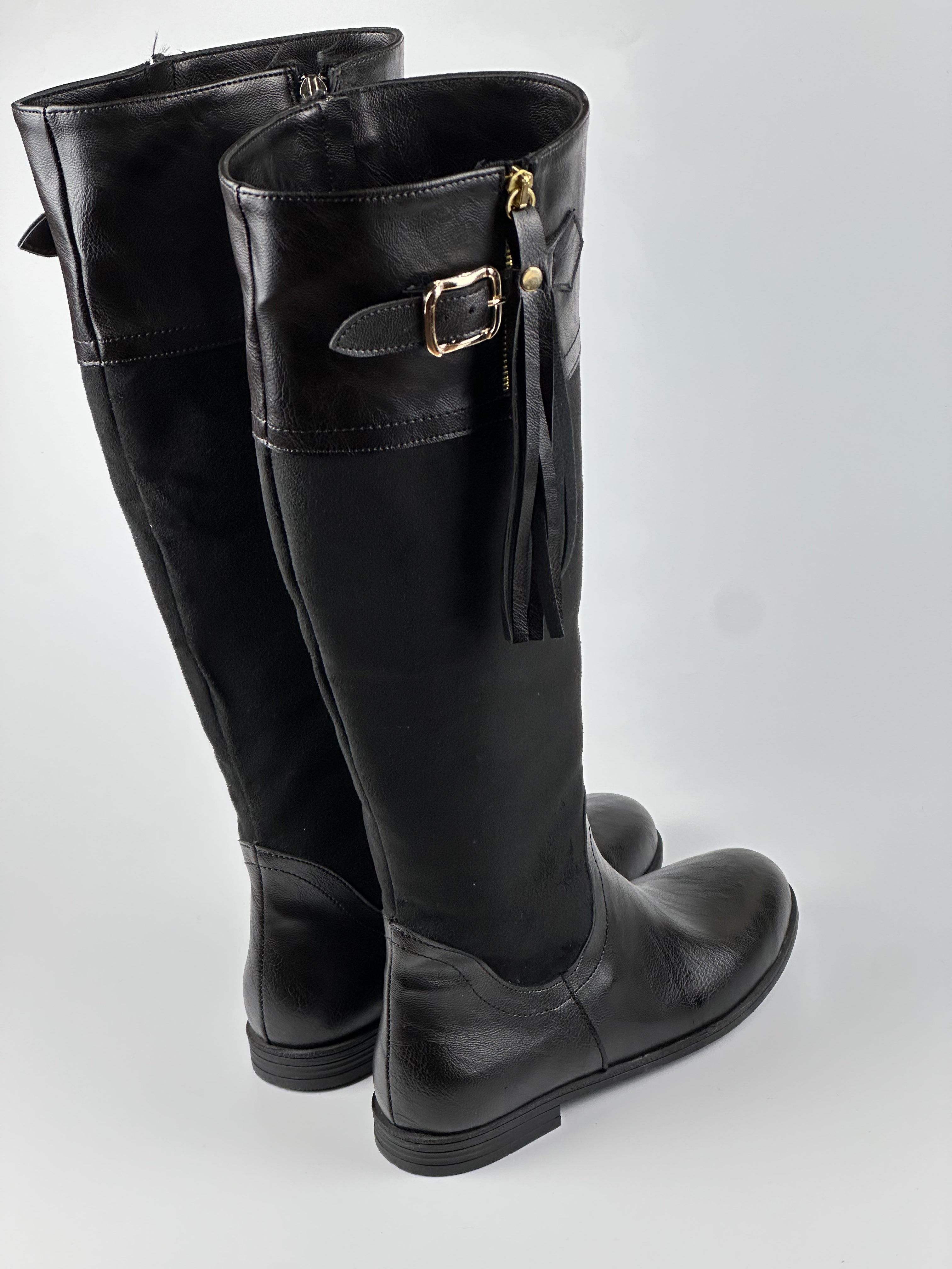 Verona Toka Detaylı Düz Taban Kadın Çizme