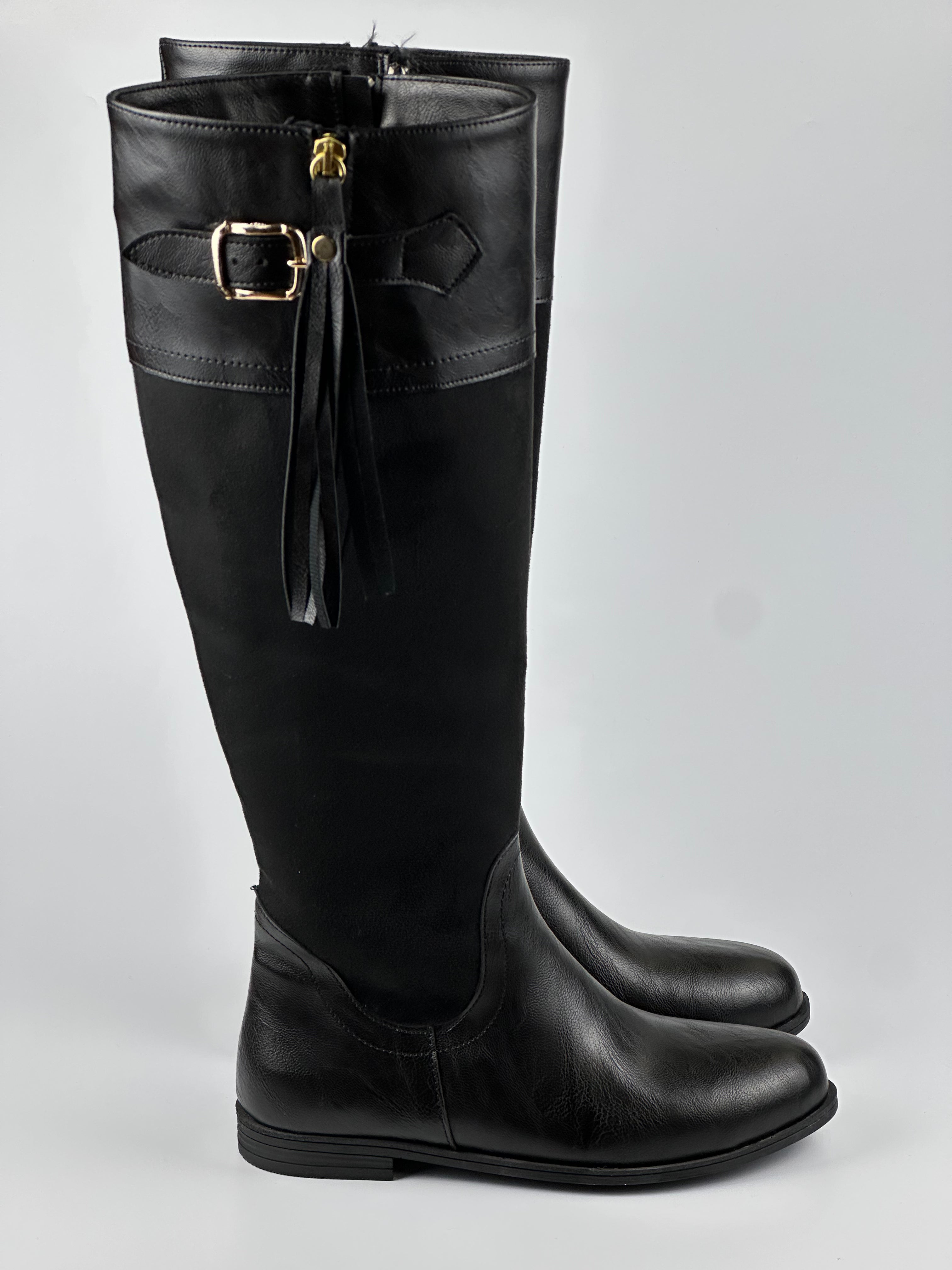 Verona Toka Detaylı Düz Taban Kadın Çizme