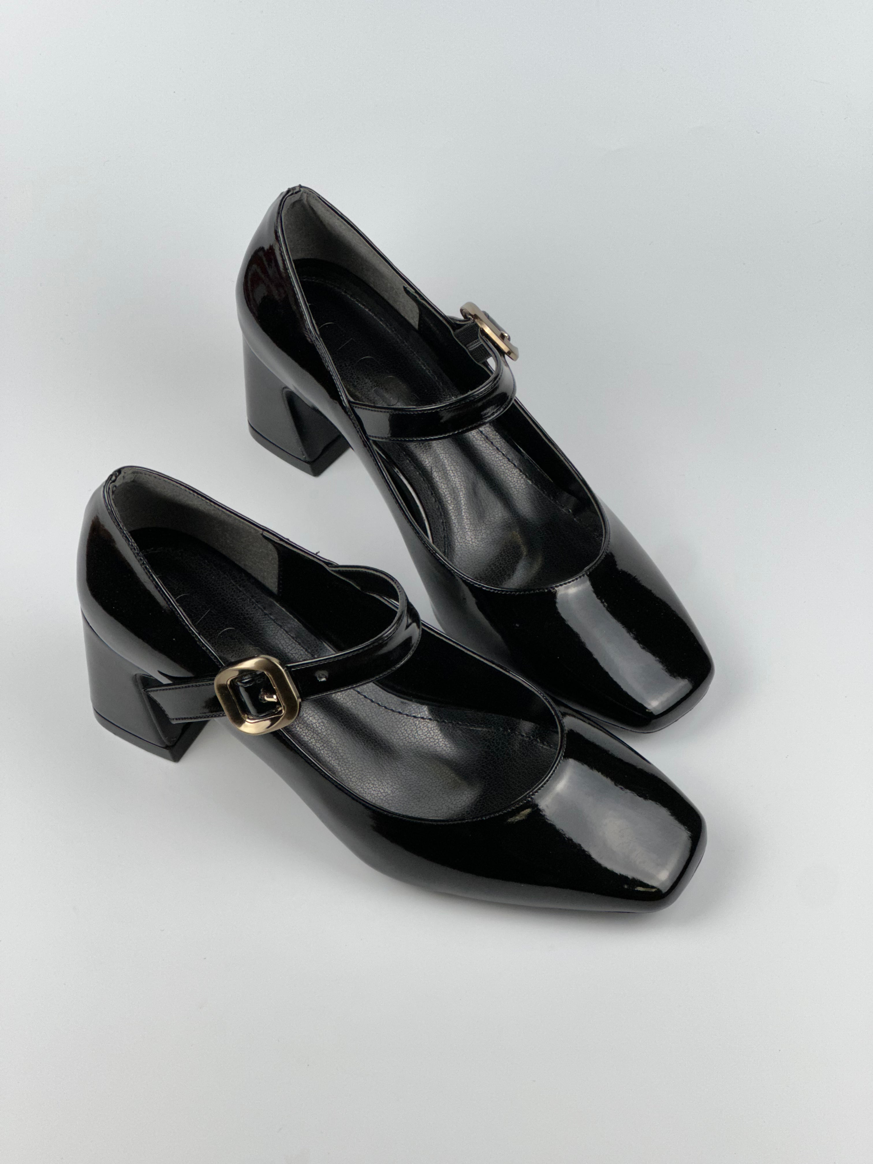 Luna Gloss – Rugan Tokalı Siyah Topuklu Ayakkabı