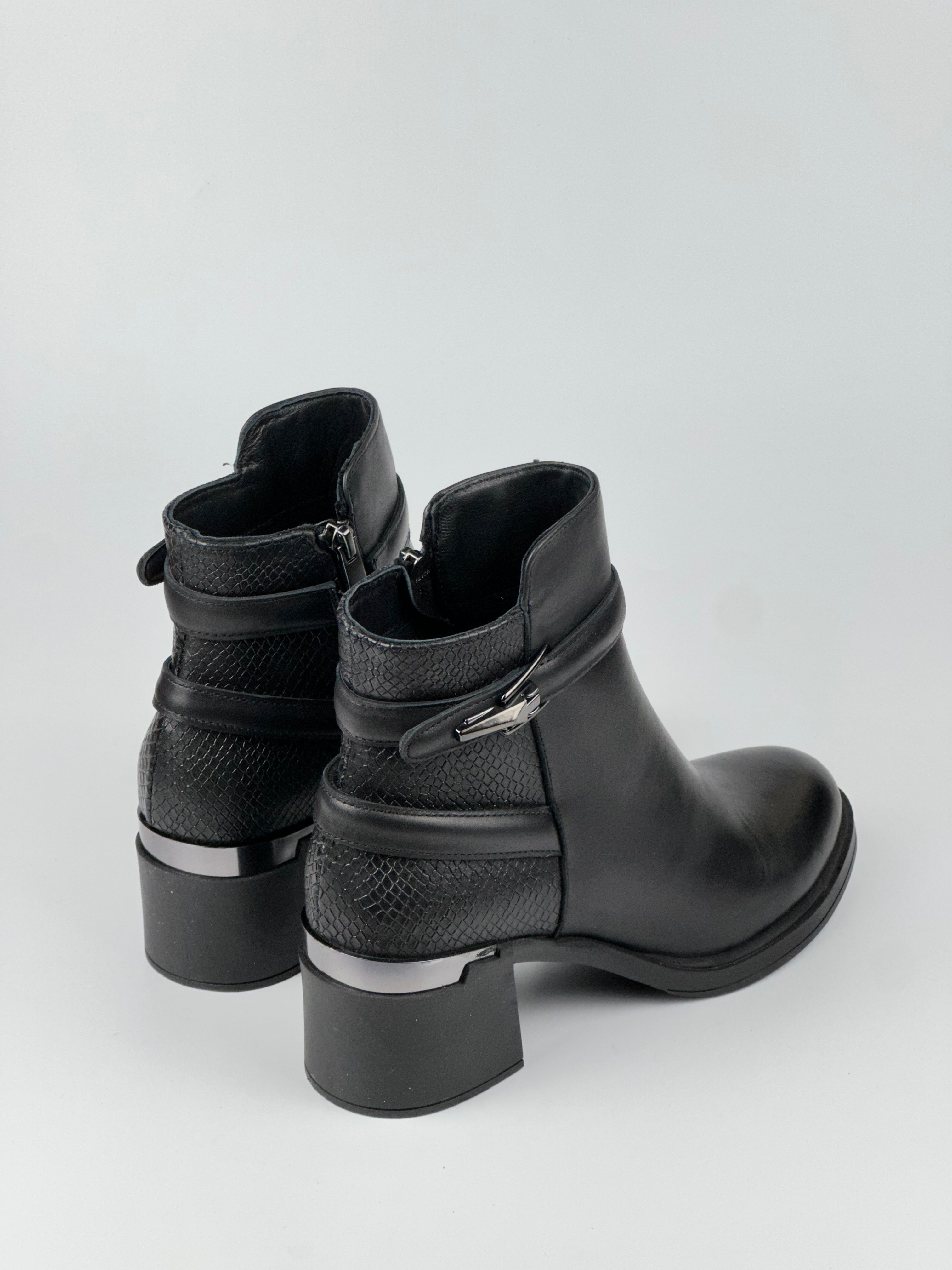 Arden Noir – Tokalı Kısa Topuklu Siyah Deri Bot