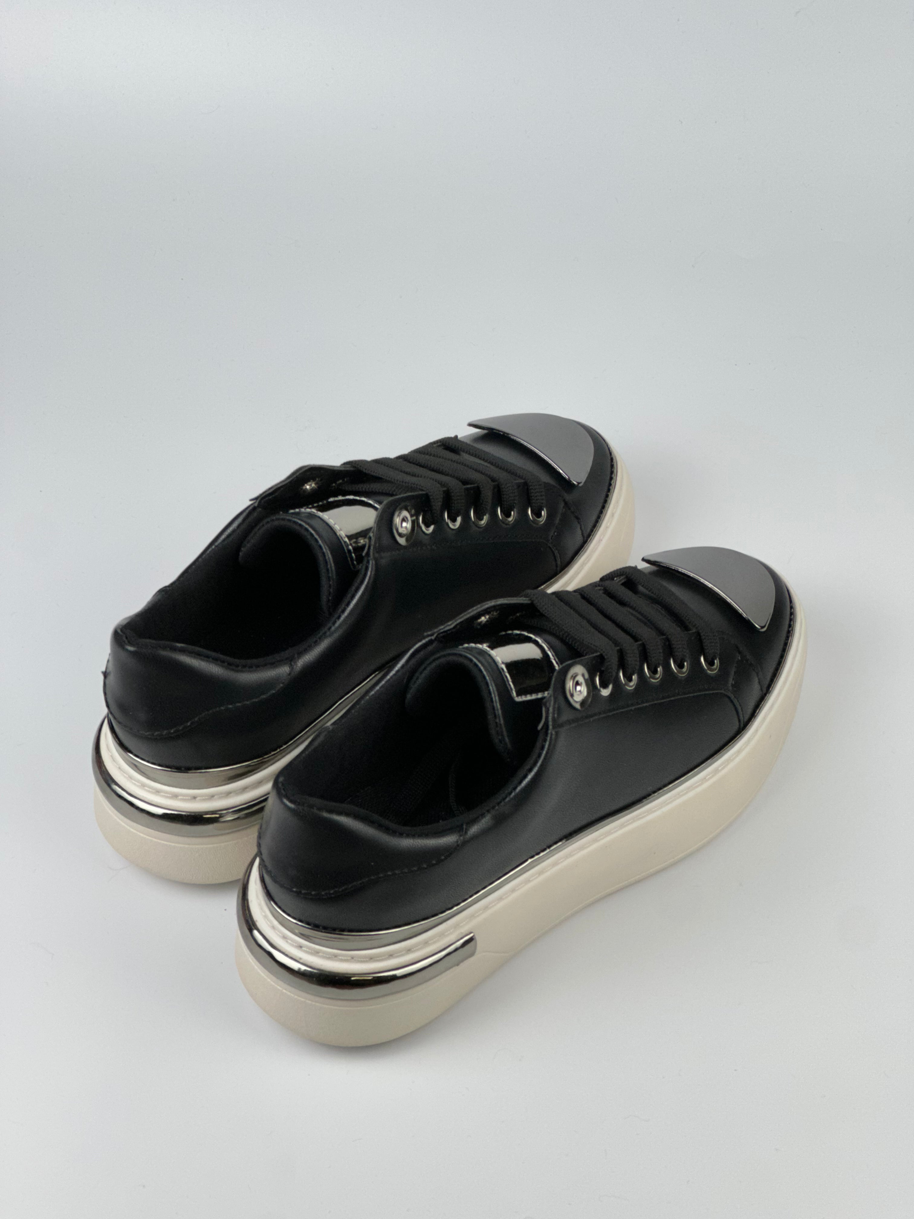 NovaStep  Kap-Toe Sneaker