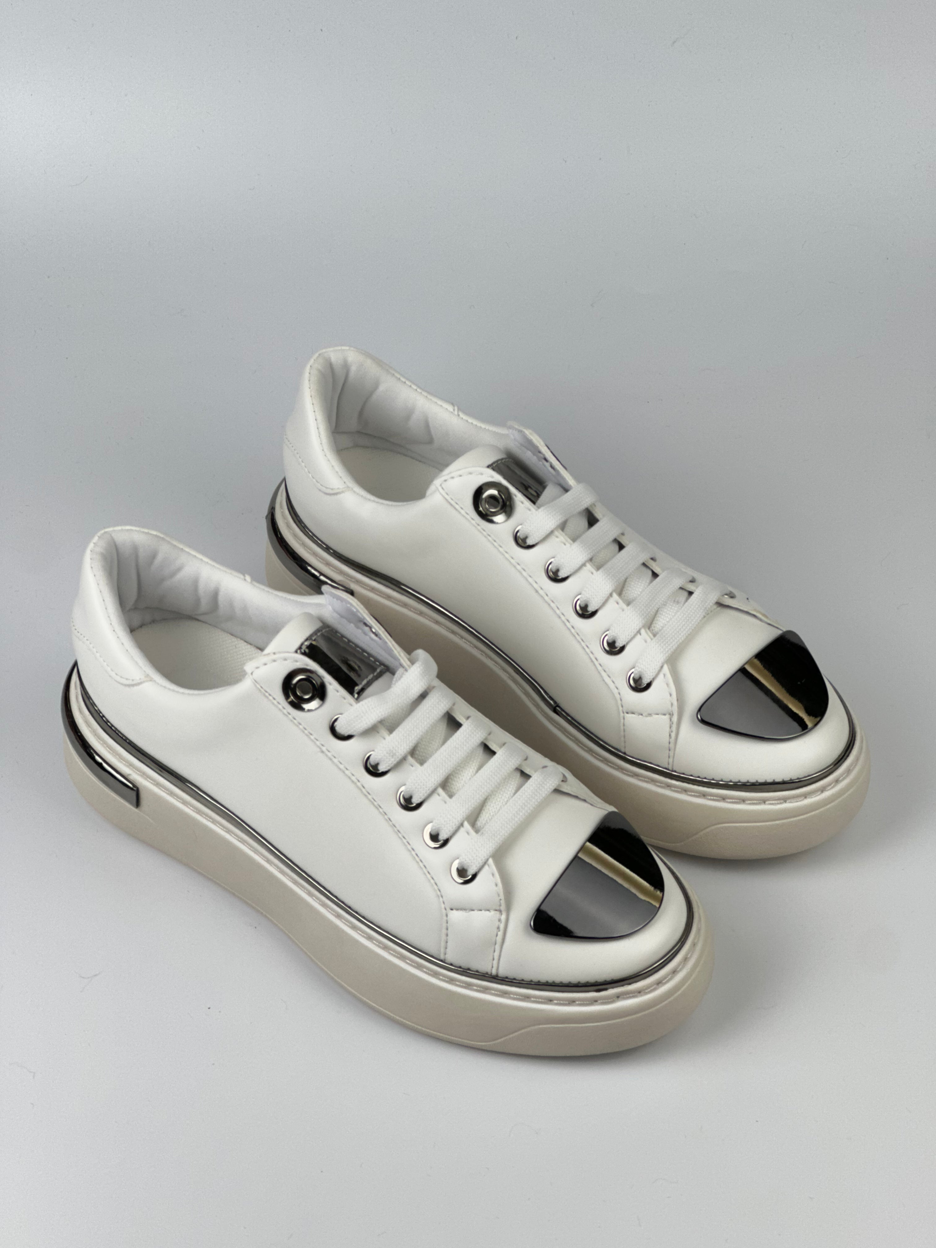 NovaStep  Kap-Toe Sneaker