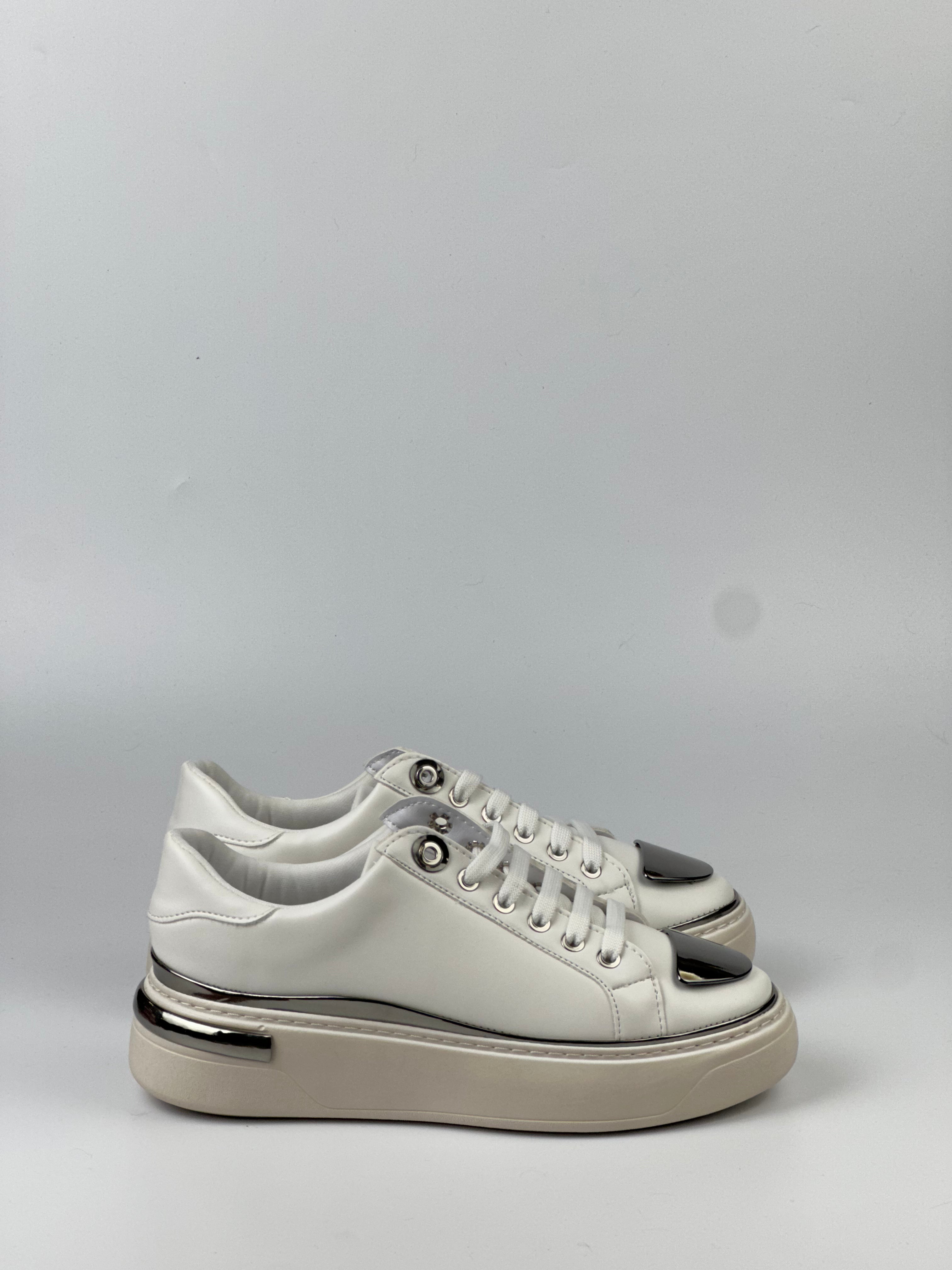 NovaStep  Kap-Toe Sneaker